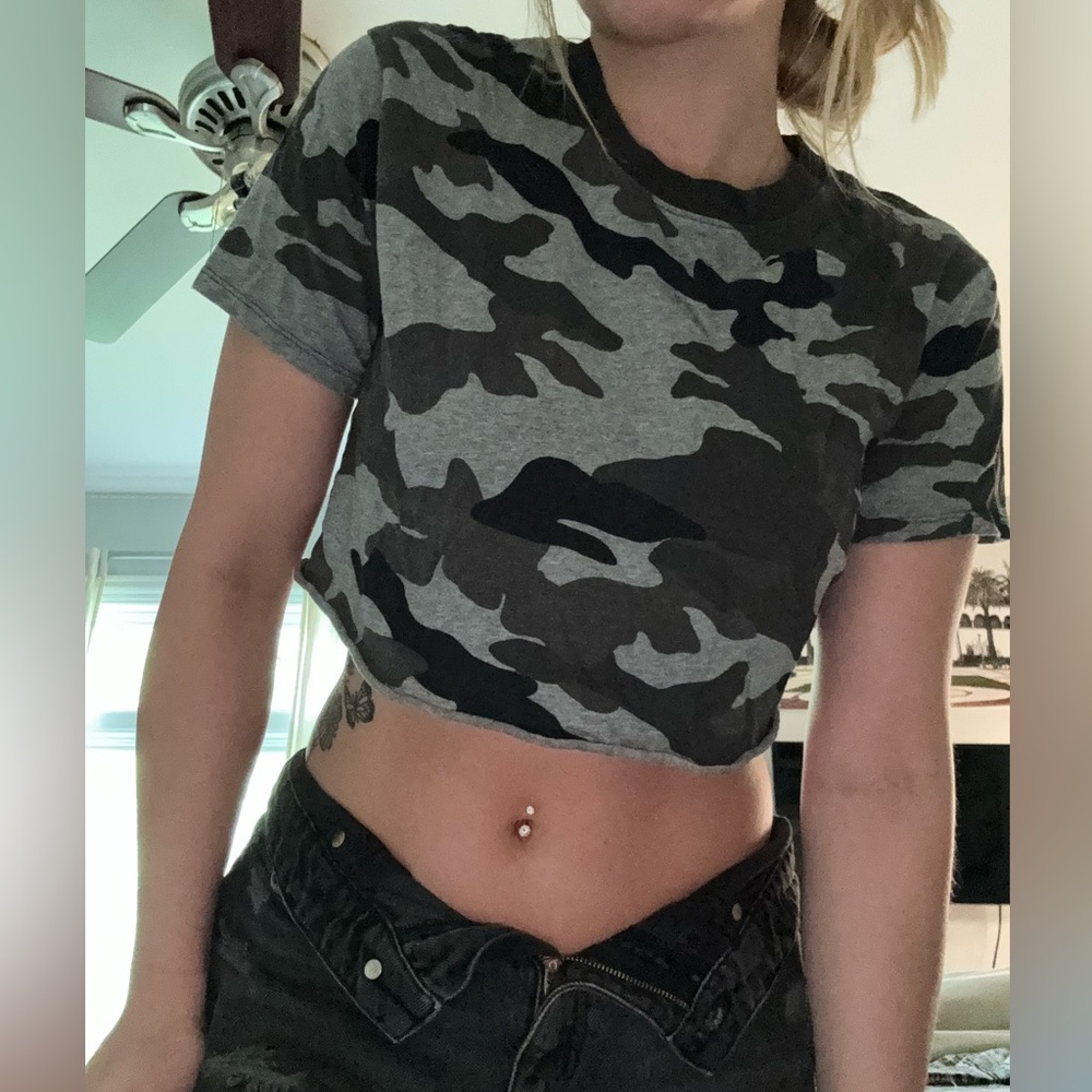 garage camp cropped tee